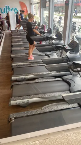 Esteira academia Total Health Rx8