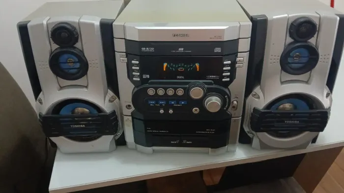 Som 3 em 1 Toshiba, funciona perfeitamente
