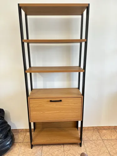 Estante com 1 porta e 4 prateleiras modelo industrial - estado de nova 