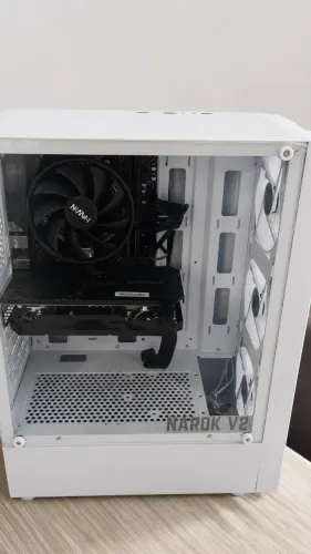Gabinete gamer Mancer Narok V2 branco com lateral em vidro