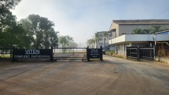 Centro empresarial em Iperó com 56.000 m² e 11 barracões. Portaria e balança p/ caminhões.