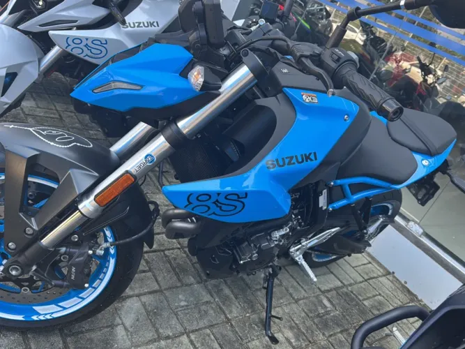 SUZUKI GSX 8S