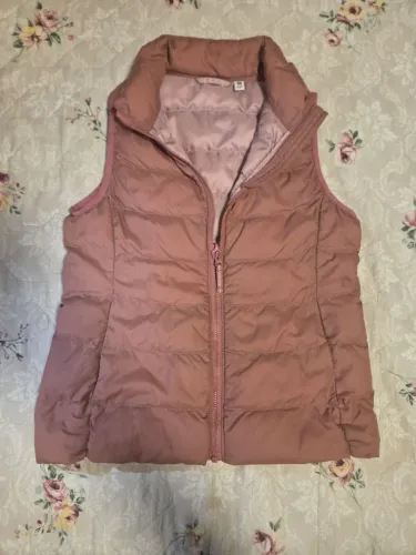Colete UniQLO tam 9-10 NOVO, NUNCA USADO