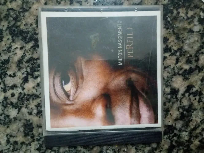 Cd Milton Nascimento Perfil em excelente estado