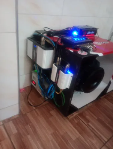 Som trio um grave de 15 polegadas de 900 watts um médio de 450 módulos 1200 e um 400 fon