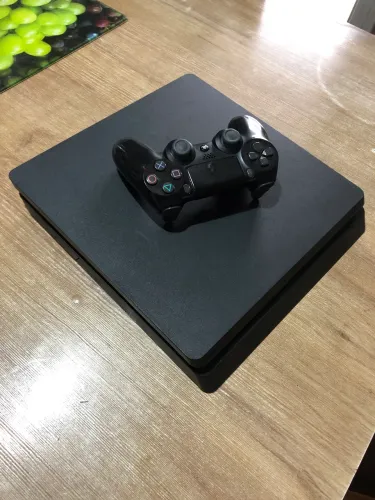 Vendo ps4 slim 1 controle e 5 jogo