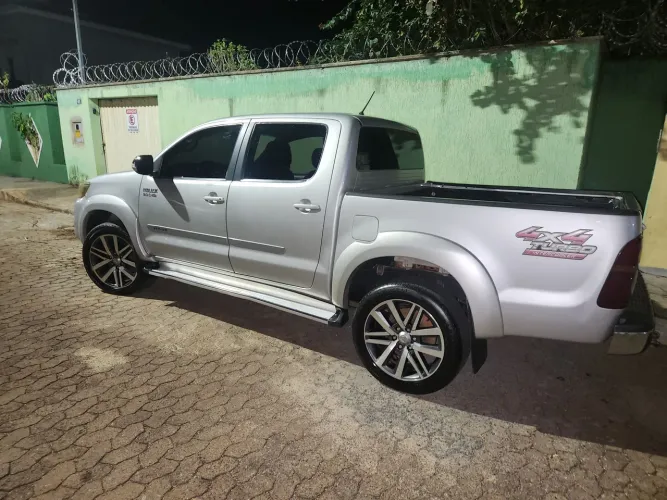 Toyota Hilux CD SRV D4-d 4X4 3.0 TDI Diesel AUT 2014