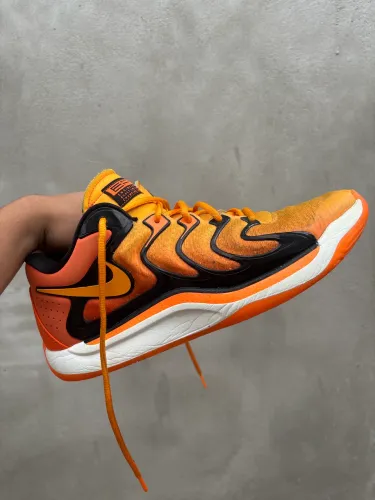 Nike KD 17 basquete tamanho 43, pouca marca de uso