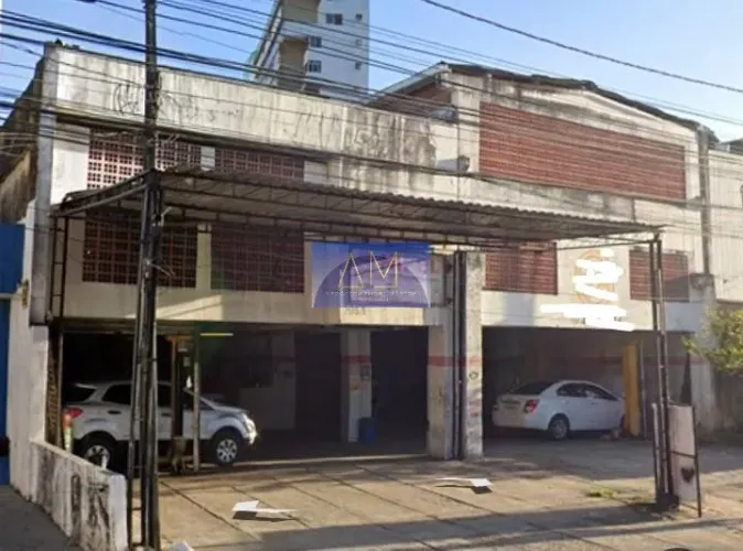 Galpão/Prédio Comercial à Venda em Espinheiro