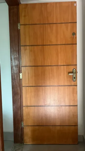 Porta Tauari 2.10x0.82
