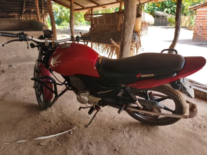 Moto fan 125 e uma Carrocinha