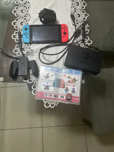 Nintendo Switch + Mario Kart 8 Deluxe Ótimo Estado