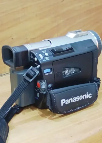 Filmadora Panasonic MiniDV Digital Palmcorder + Pedestal/Suporte