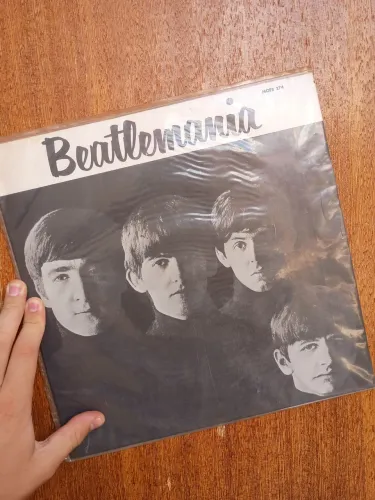 LP The Beatles "Beatlemania" em ótimas condições 