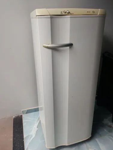 Geladeira gelando muito bem entrego