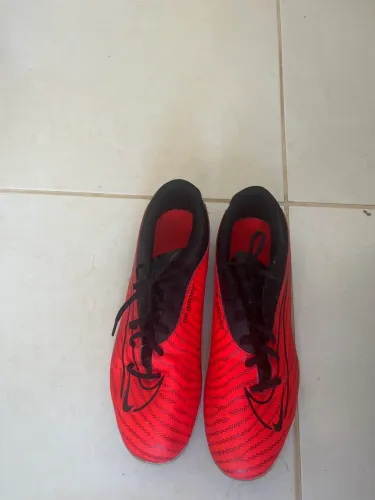 modelo Nike Phantom GX Club na cor vermelha 