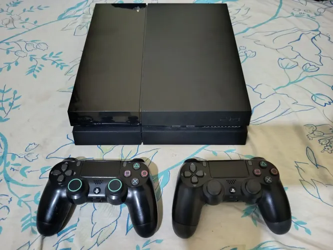 PS4 FAT 450GB 2 Controles