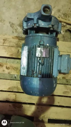 Motor trifásico, 10CV, com bomba de 3 polegadas de alta pressão, com chave guarda motor.