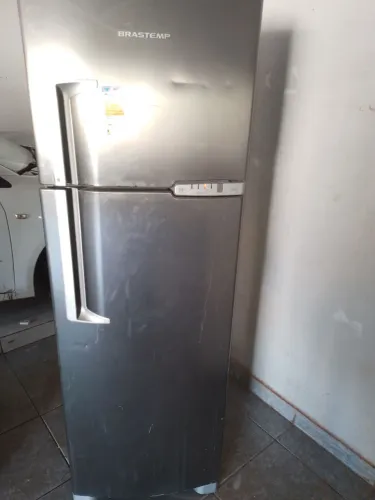 Geladeira dúplex Brastemp frostfree clean boa e barata com detalhes mas funciona normal.