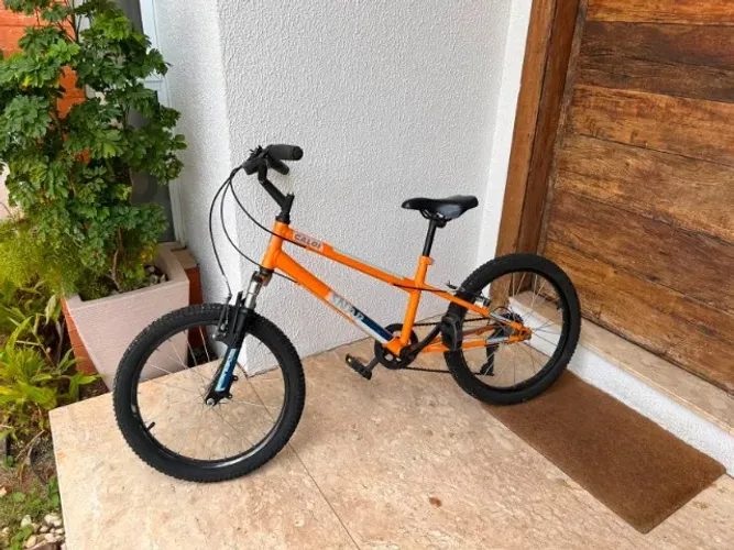 Bicicleta Caloi Snap com 7 marchas e suspensão