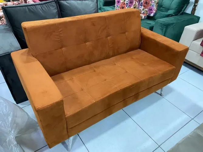 Sofá com pé retro