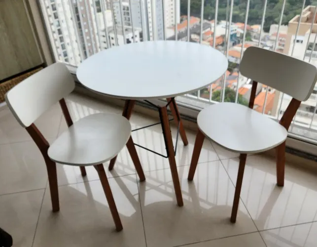 Grupo de Mesa redonda para varanda com 2 cadeiras. Diâmetro da mesa 80cm