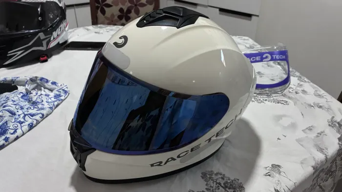Capacete rece Tech
