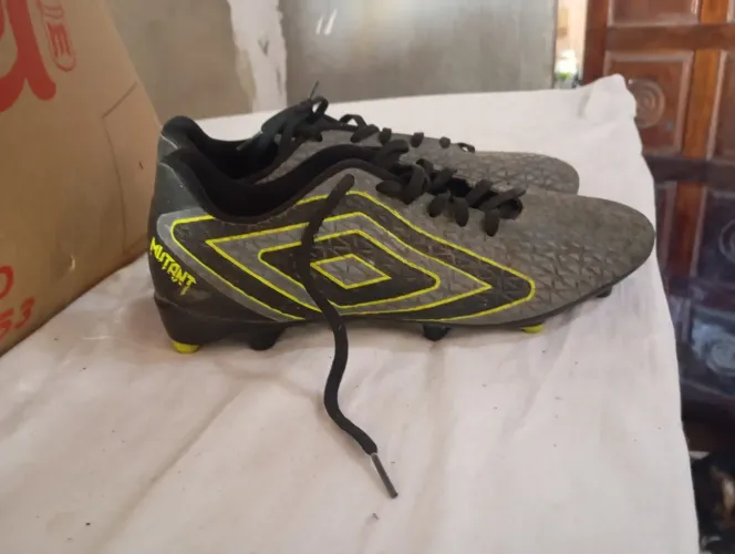 Chuteira Umbro mutant original