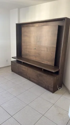 Painel/Rack para TV com LED embutido - Madeira escura