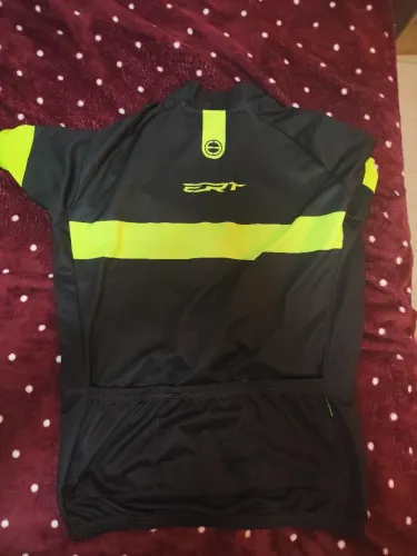 Short de ciclismo + camisa ERT de pedal + meia poliamida 