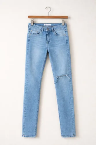 jeans skinny zara destroyed - lavagem clara