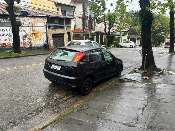 Ford Focus 1.8 16V 5P 2001