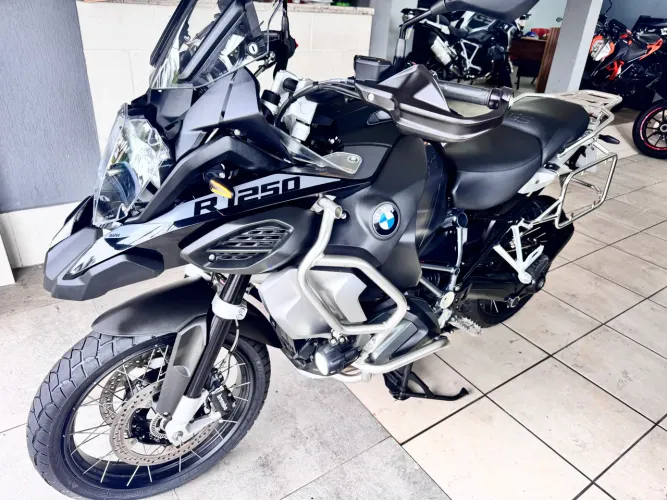 GS ADVENTURE 1250 TRIPLE BLACK 2023/2023 KIT BAIXO . NA GARANTIA. UNICO DONO