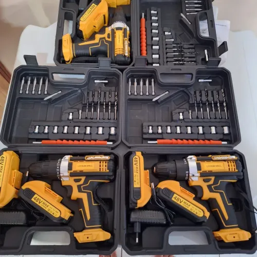 parafusadeira e furadeira com maleta completa