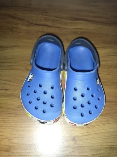 Crocs infantil C- 8 ( mede 15 cm)