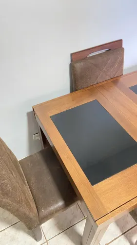 Mesa retrátil com 4 cadeiras 