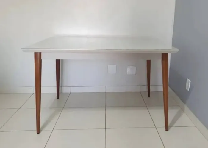 Mesa de jantar com tampo de vidro