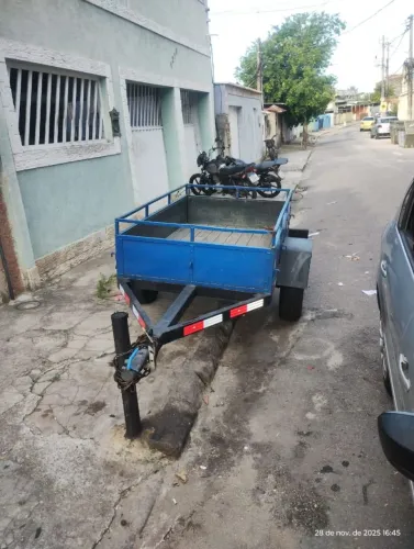 Carrocinha emplacada.