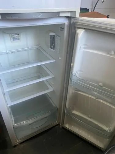 Geladeira 220v 