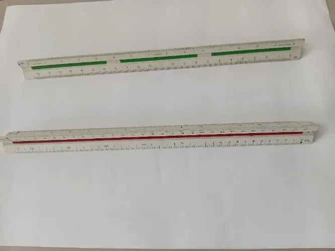 DUAS PEÇAS REGUA ESCALIMETRO 30CM