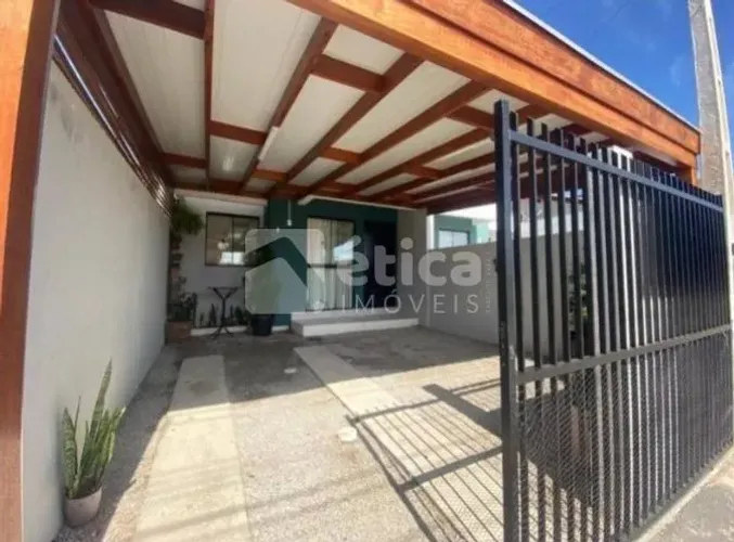 Casa Geminada para Locação com 3 Quartos e Vaga de Garagem