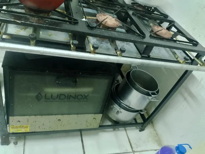 Vendo fogão industrial semi novo