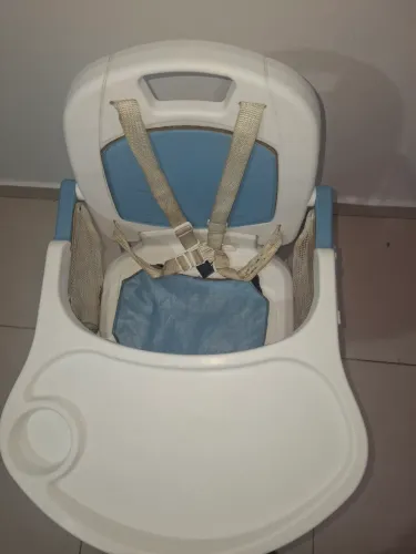 Cadeira de alimentação usada