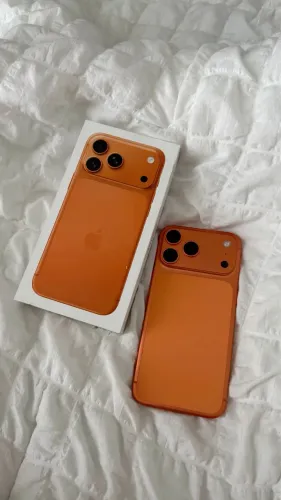 iPhone 17 pro Max laranja