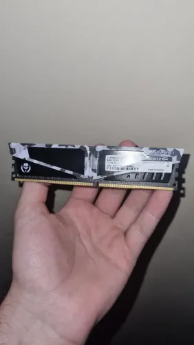 Memória ram 8GB T-FORCE 2666Mhz DDR4 (Bom estado)
