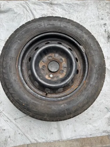 roda/pneus hyundai hr 2,5/8v/16v original aro 15 pneus/sucata