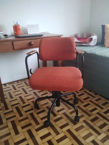Cadeira de escritório nova