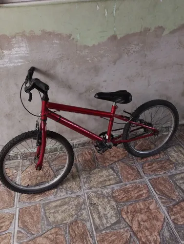 Bike usada e um pouco quebrada 