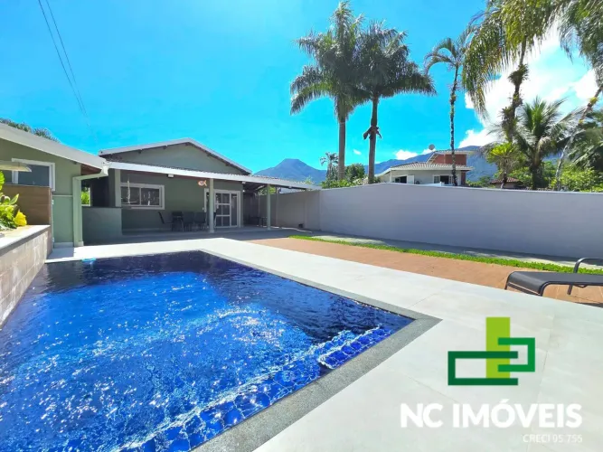 Casa Mobiliada com Piscina à Venda em Caraguatatuba - Praia da Mococa