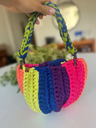 Bolsa em fio de malha